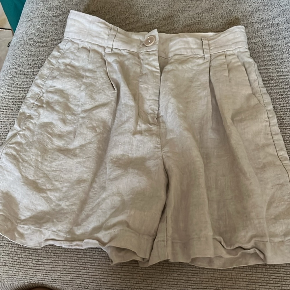 Aritzia Wilfred linen short trousers